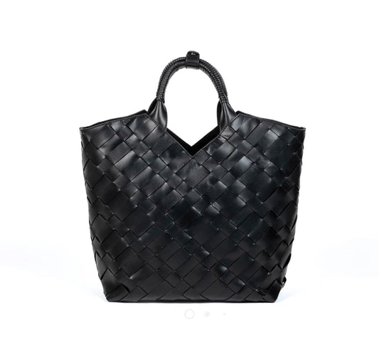 ALĒO black shopper