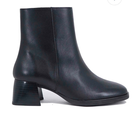 Hispanitas black leather ankle boots