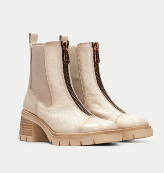 Hispanitas cream leather Chelsea boot